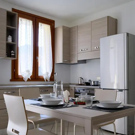La Casa Dei Tigli - Bilocale Con Taverna E Giardino Lejlighed